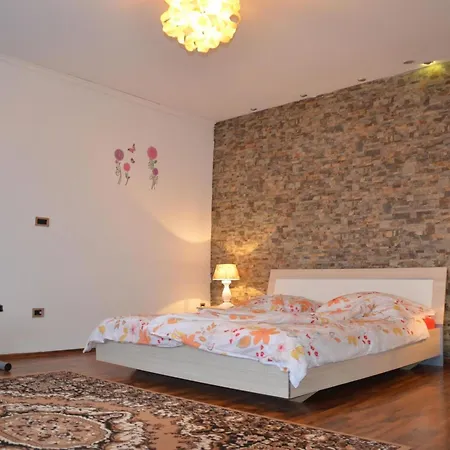 Casa de Férias Geraeumige Duplexwohnung Mit Terrasse Und Pool By Interhome Crikvenica