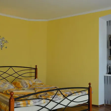 Casa de Férias Geraeumige Duplexwohnung Mit Terrasse Und Pool By Interhome