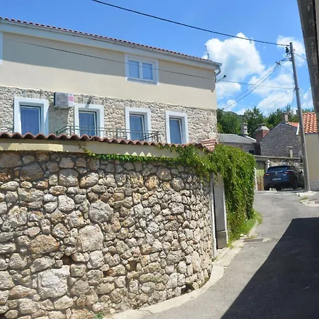 Casa de Férias Geraeumige Duplexwohnung Mit Terrasse Und Pool By Interhome