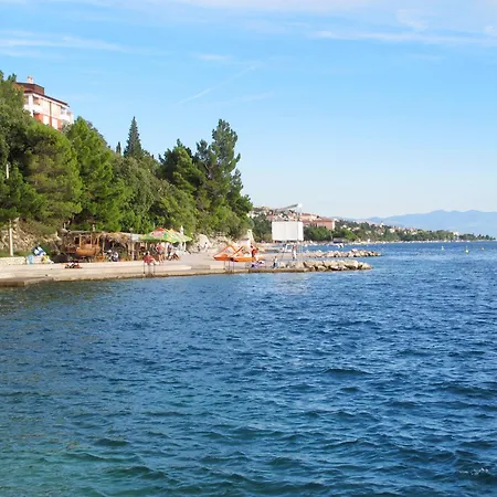 Geraeumige Duplexwohnung Mit Terrasse Und Pool By Interhome Casa de Férias Crikvenica