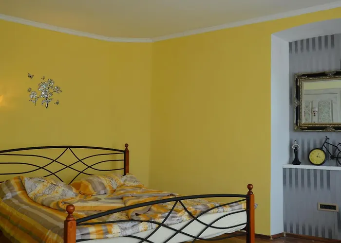 Nyaraló Geraeumige Duplexwohnung Mit Terrasse Und Pool By Interhome
