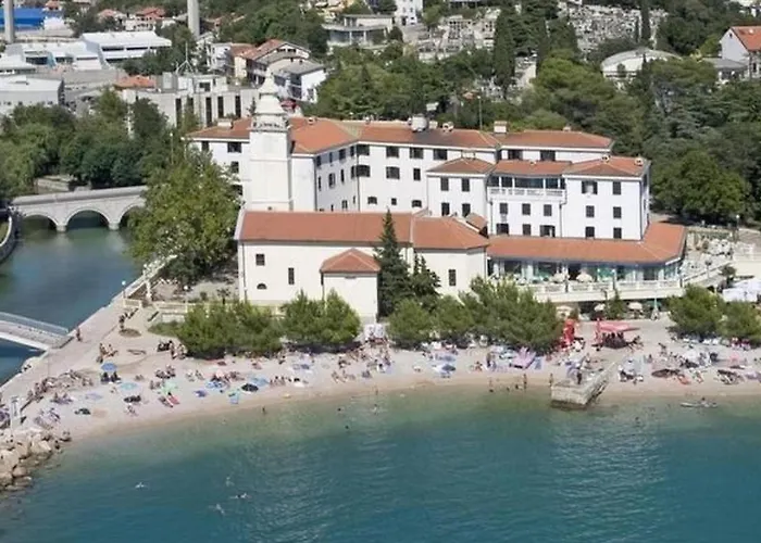 Nyaraló Geraeumige Duplexwohnung Mit Terrasse Und Pool By Interhome
