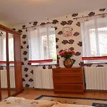 Nyaraló Geraeumige Duplexwohnung Mit Terrasse Und Pool By Interhome *