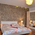Nyaraló Geraeumige Duplexwohnung Mit Terrasse Und Pool By Interhome