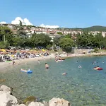 Nyaraló Geraeumige Duplexwohnung Mit Terrasse Und Pool By Interhome *