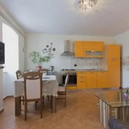بيت للعطل Geraeumige Duplexwohnung Mit Terrasse Und Pool By Interhome تْسْغيكفانِتْسا