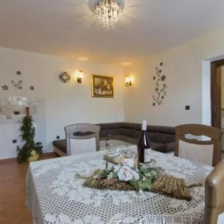 Geraeumige Duplexwohnung Mit Terrasse Und Pool By Interhome Сasa de vacaciones
