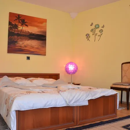 Geraeumige Duplexwohnung Mit Terrasse Und Pool By Interhome בית נופש קריקווניצה