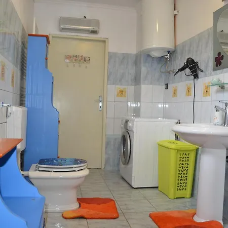 Geraeumige Duplexwohnung Mit Terrasse Und Pool By Interhome בית נופש