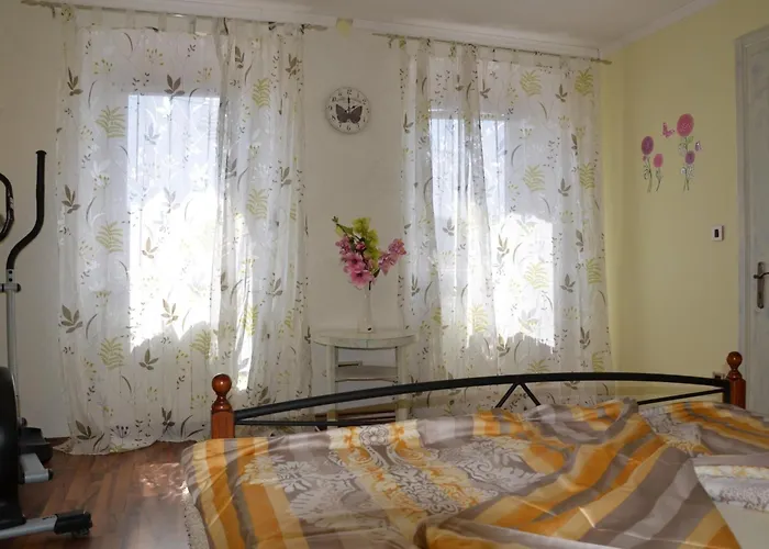 Сasa de vacaciones Geraeumige Duplexwohnung Mit Terrasse Und Pool By Interhome