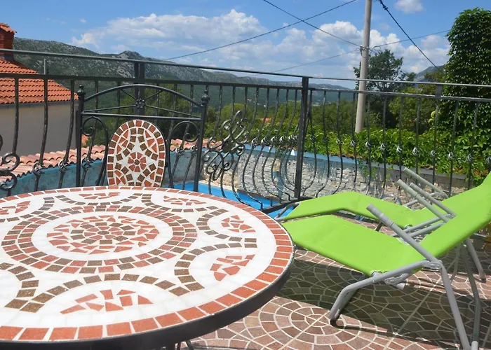 Geraeumige Duplexwohnung Mit Terrasse Und Pool By Interhome *