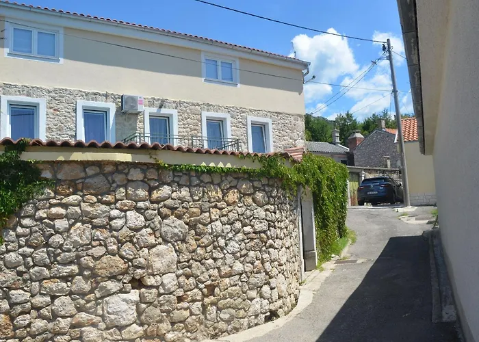 Casa de Férias Geraeumige Duplexwohnung Mit Terrasse Und Pool By Interhome